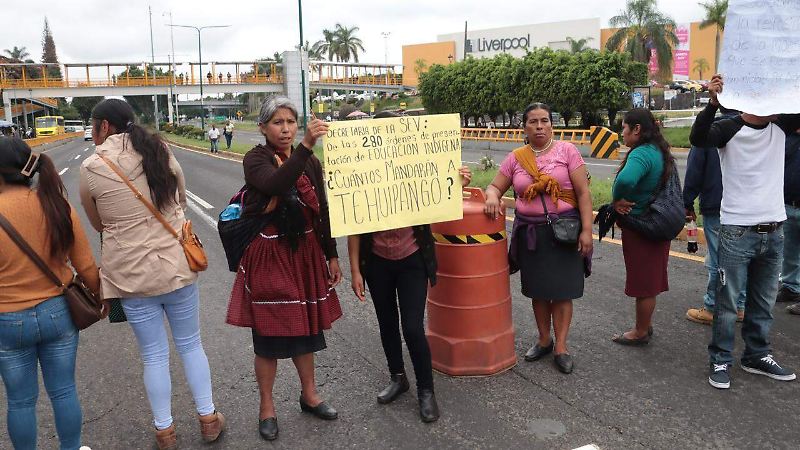 Escuelas de la Sierra de Zongolica, sin maestros; protestan en la SEV